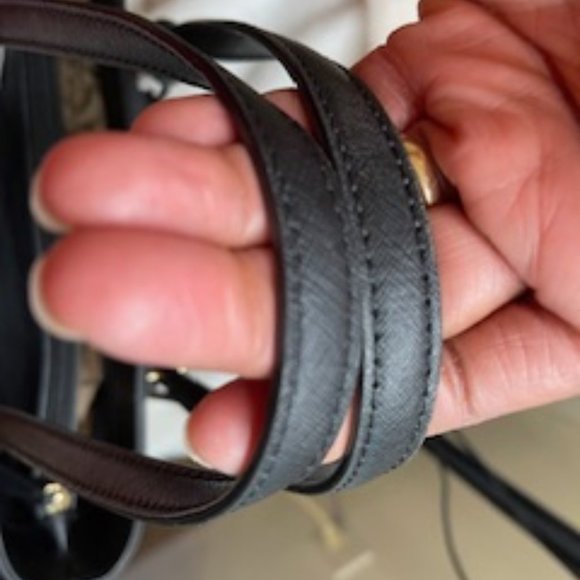 MICHAEL KORS EUC BLACK LEATHER TOTE - Picture 3 of 11